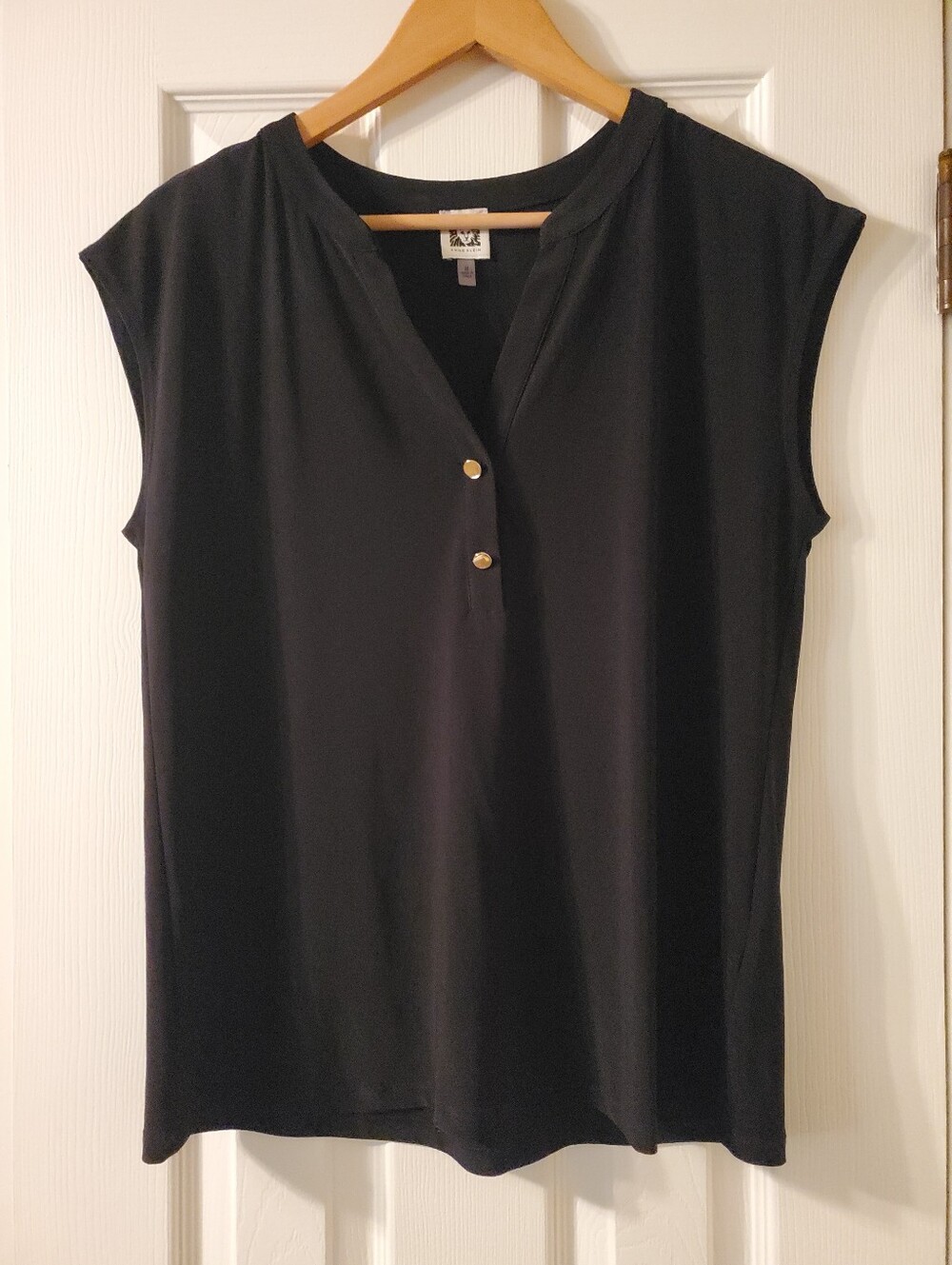Anne Klein Womens Black Sleeveless Henley Top with Gold Buttons Medium Preowned